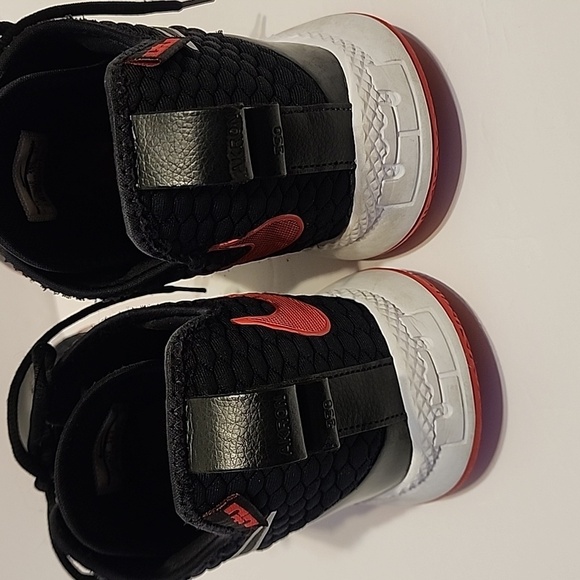 Nike LeBron Witness III PRM Men's Basketball Shoe (US 14  Black/White/Red) - Picture 9 of 15
